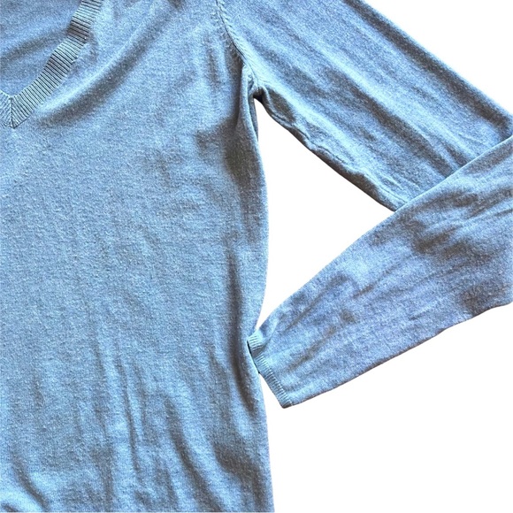 Baby blue V-neck sweater - Picture 5 of 6